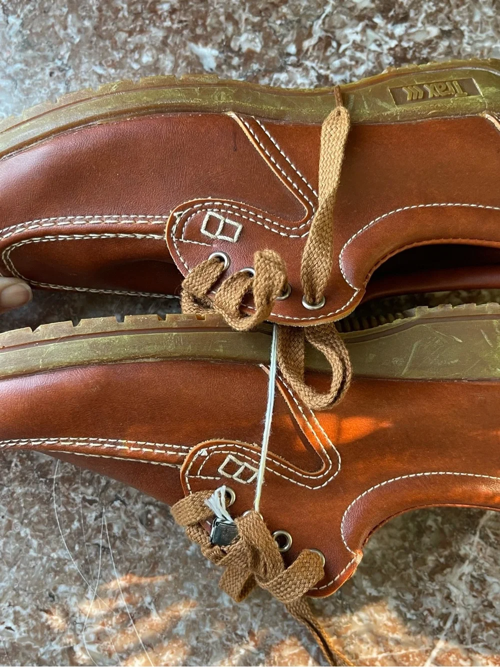 Vintage 1970s Trax Deadstock Leather Moccasin Shoes Size 8.5 Brown New With Tags
